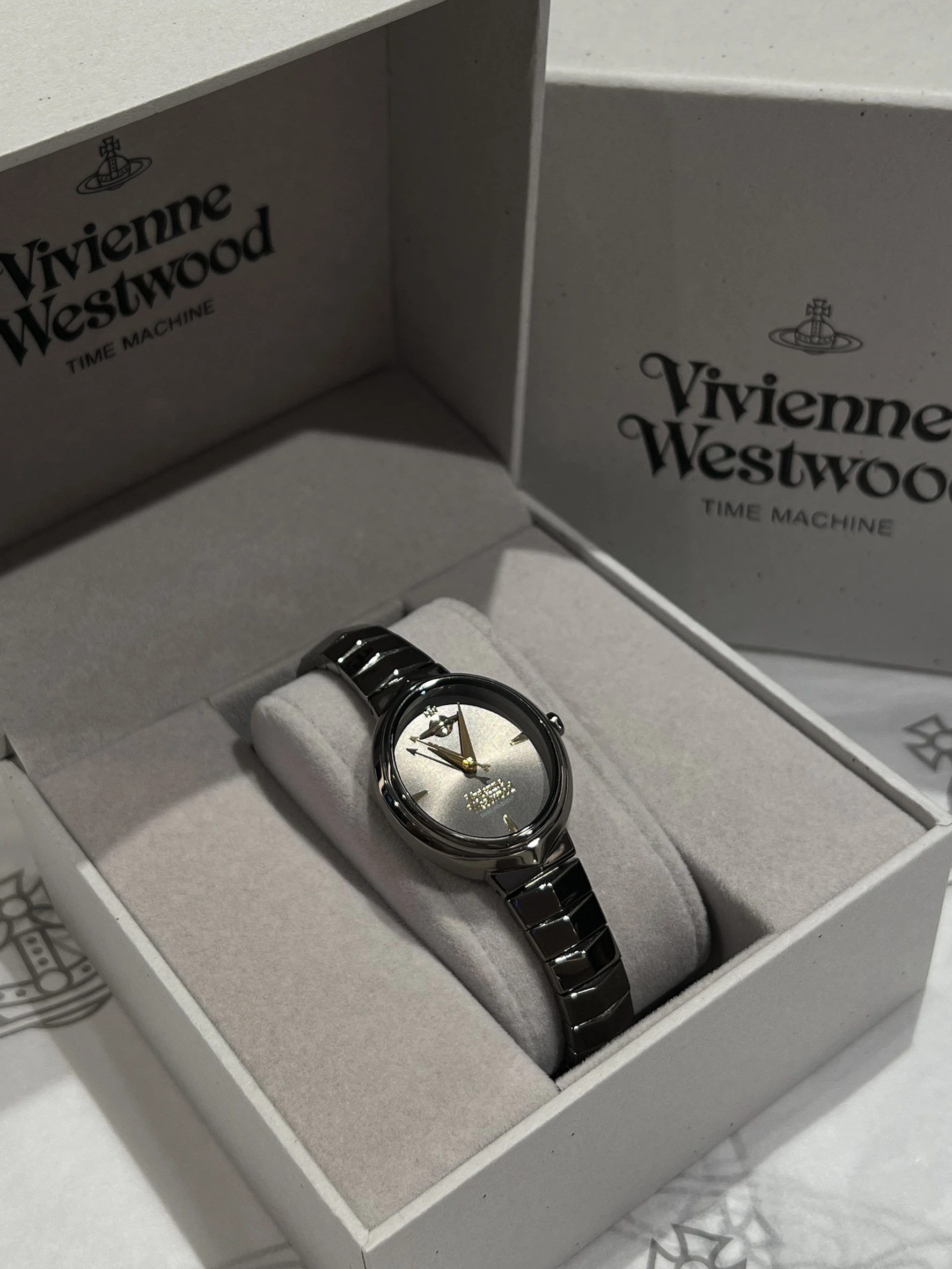 Vivienne Westwood 蛇骨錶