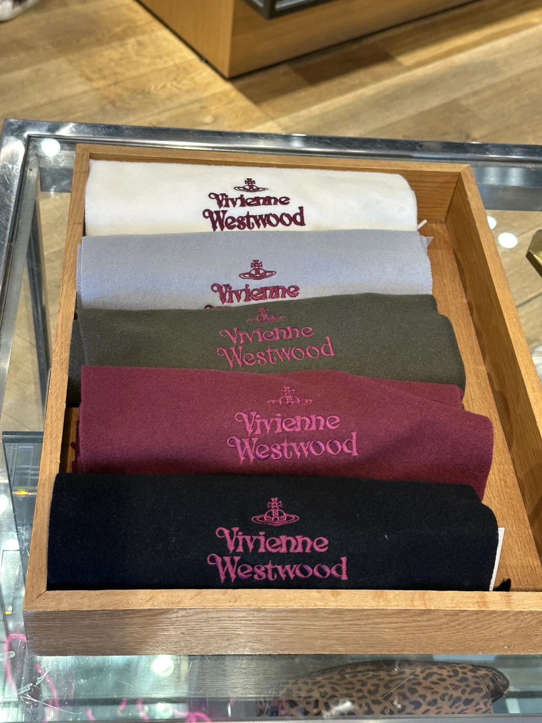 VIVIENNE WESTWOOD 西太后 羊毛圍巾