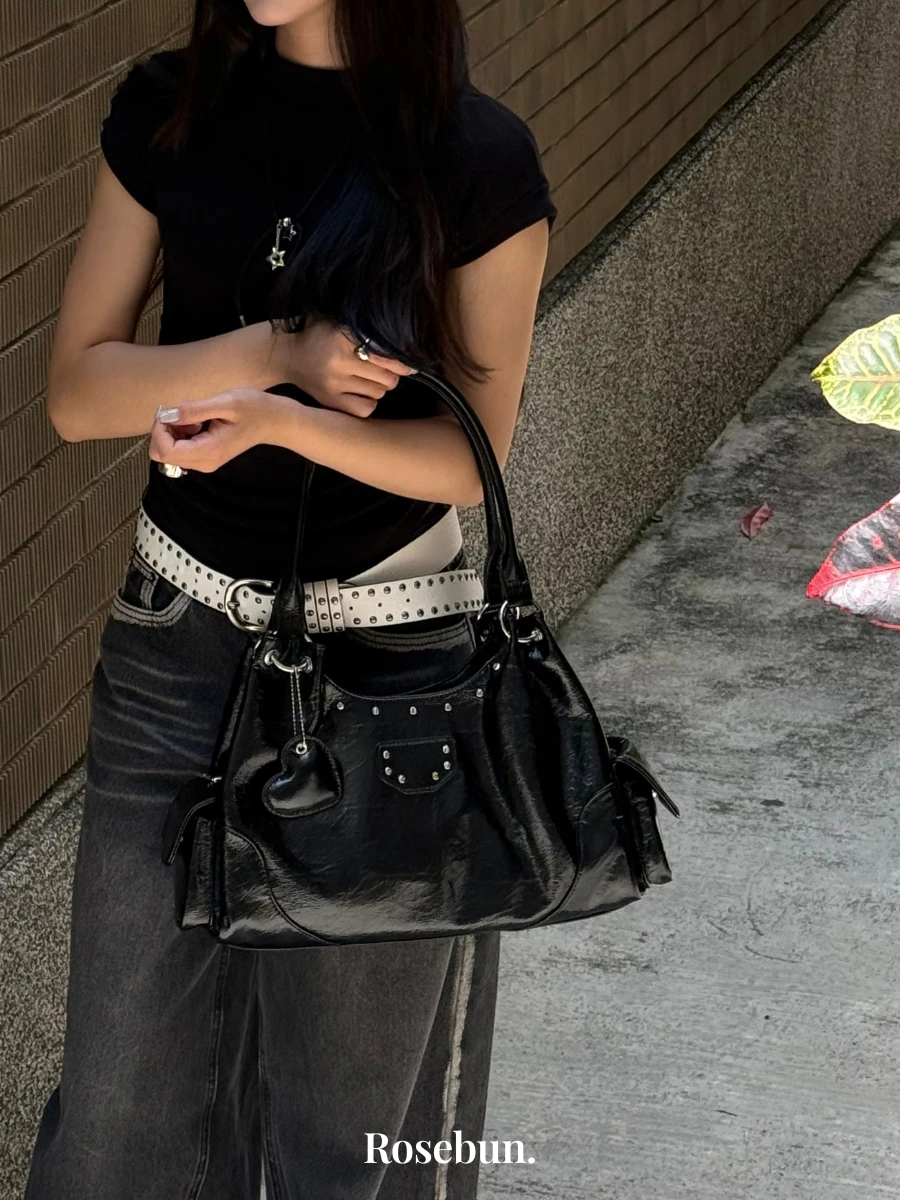 個性鉚釘愛心機車包 附愛心掛飾