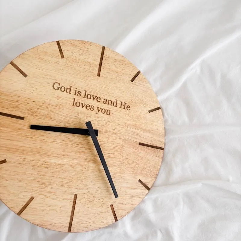 [實木時鐘] God is love and he loves you