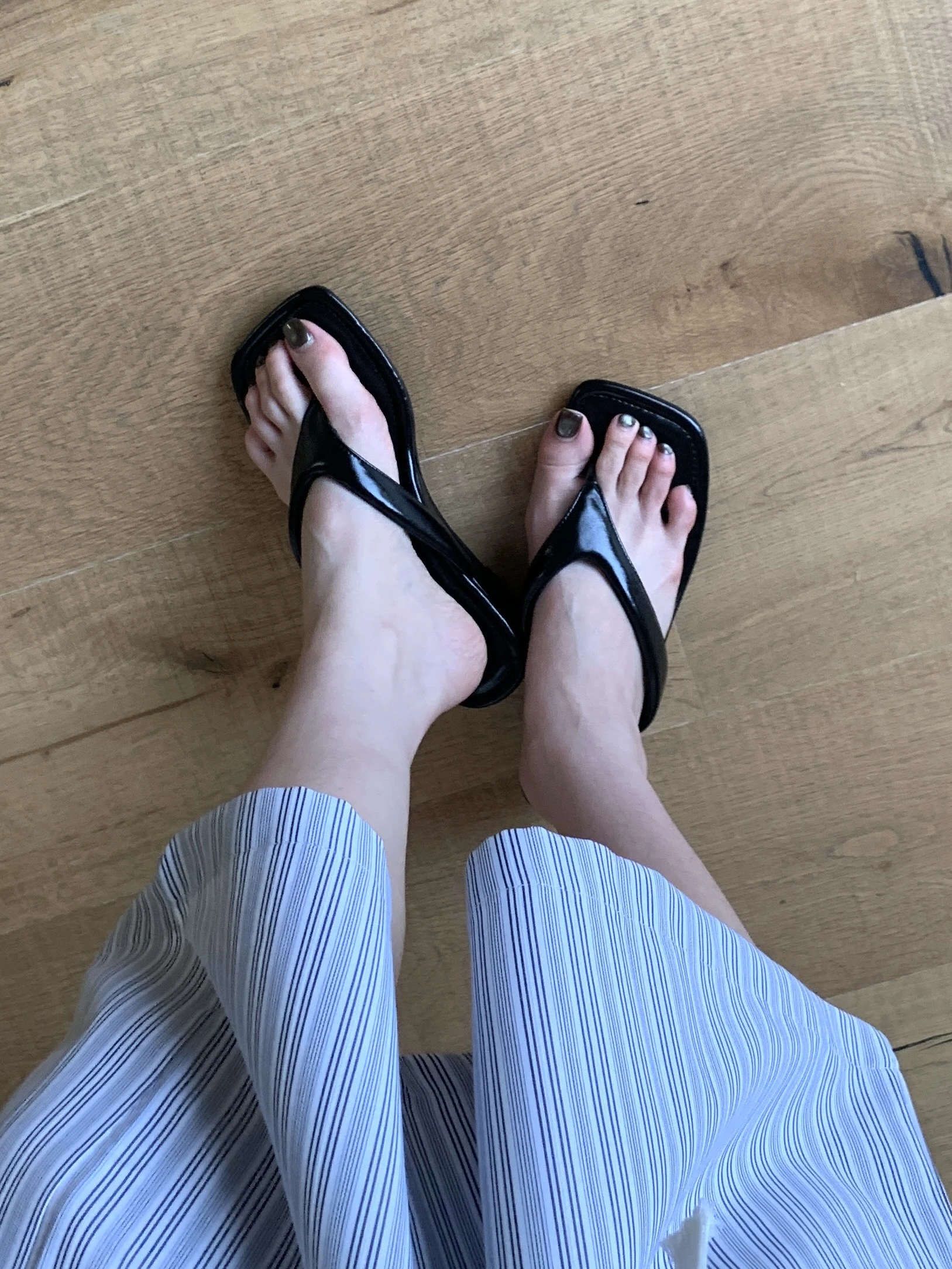 低跟夾腳涼鞋