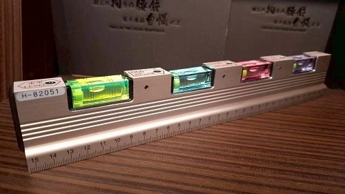 四色洩水水平尺(30公分)
