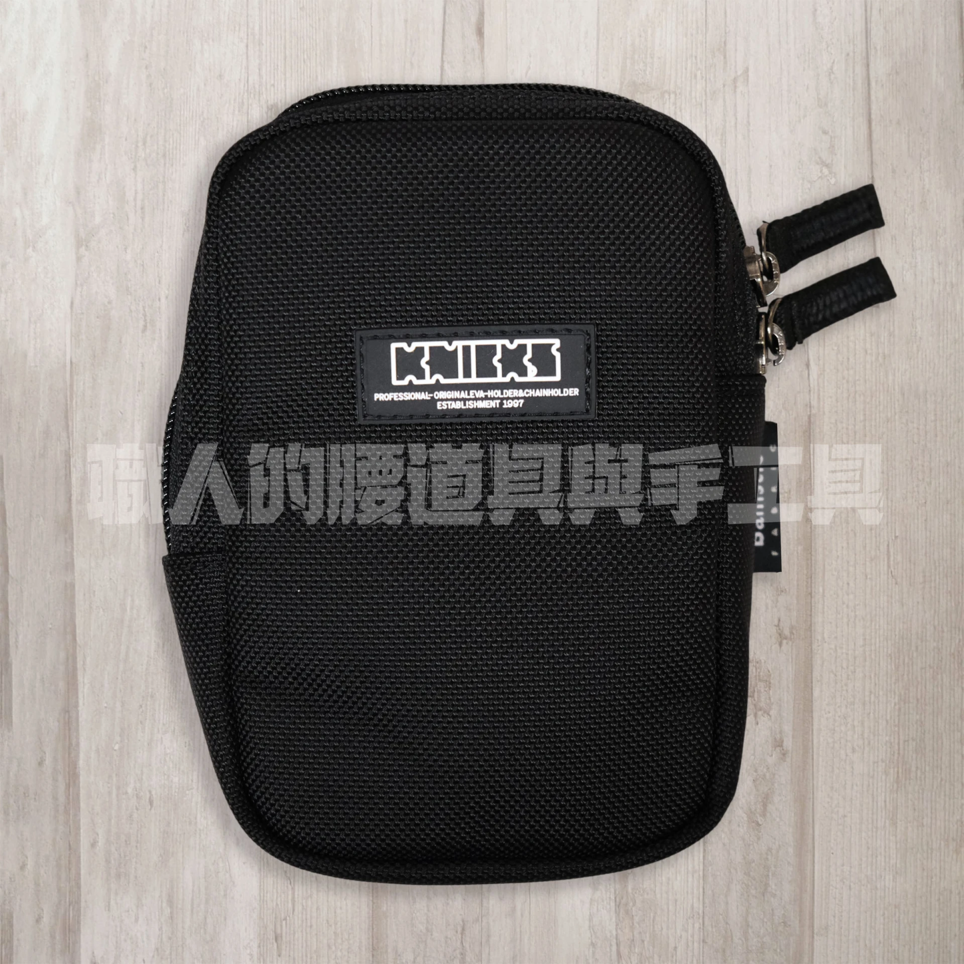 軍規_拉鍊方包(手機包)(黑底白字)