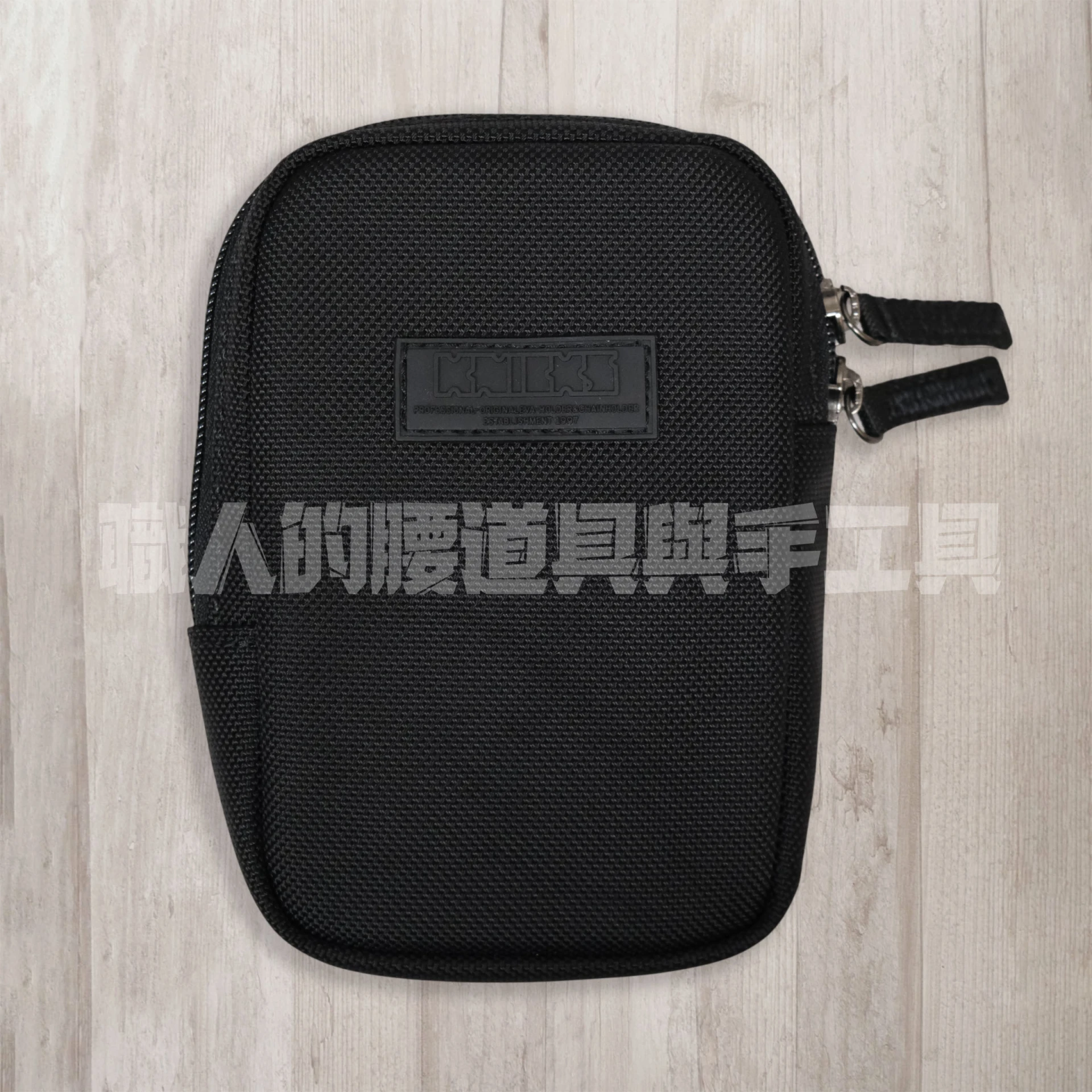 軍規_拉鍊方包(手機包)(黑底黑字)