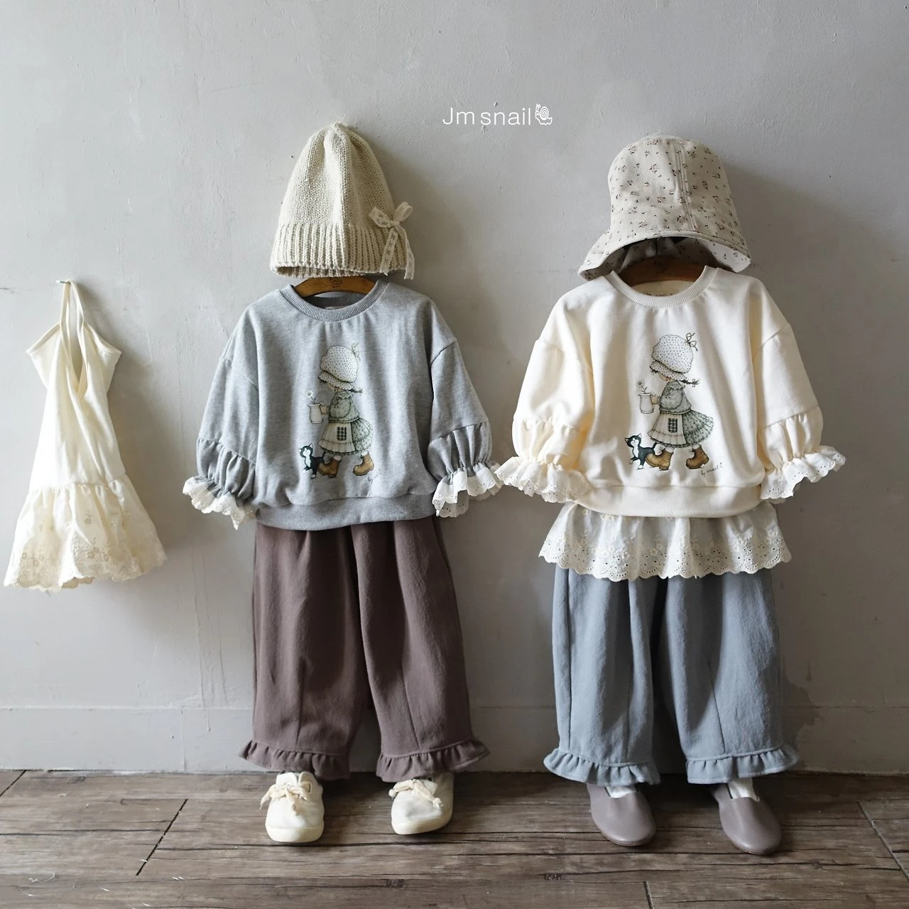 JS#散步小女孩蕾絲袖上衣/2COLORS