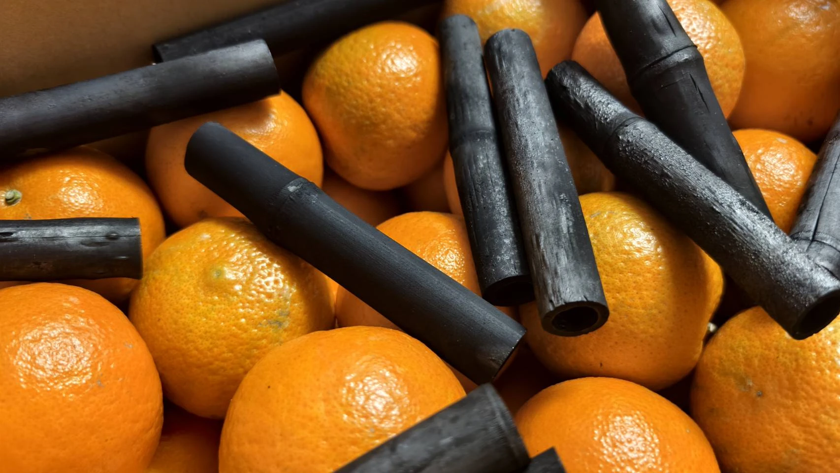 🍊 為什麼竹炭可以延緩水果熟成？