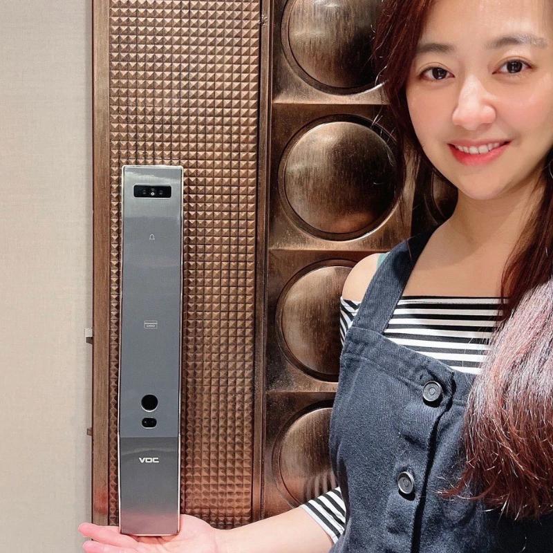 【開箱】VOC七合一人臉辨識智能電子鎖~連指紋都不用直接開門~安裝實測評價心得｜電子鎖品牌推薦