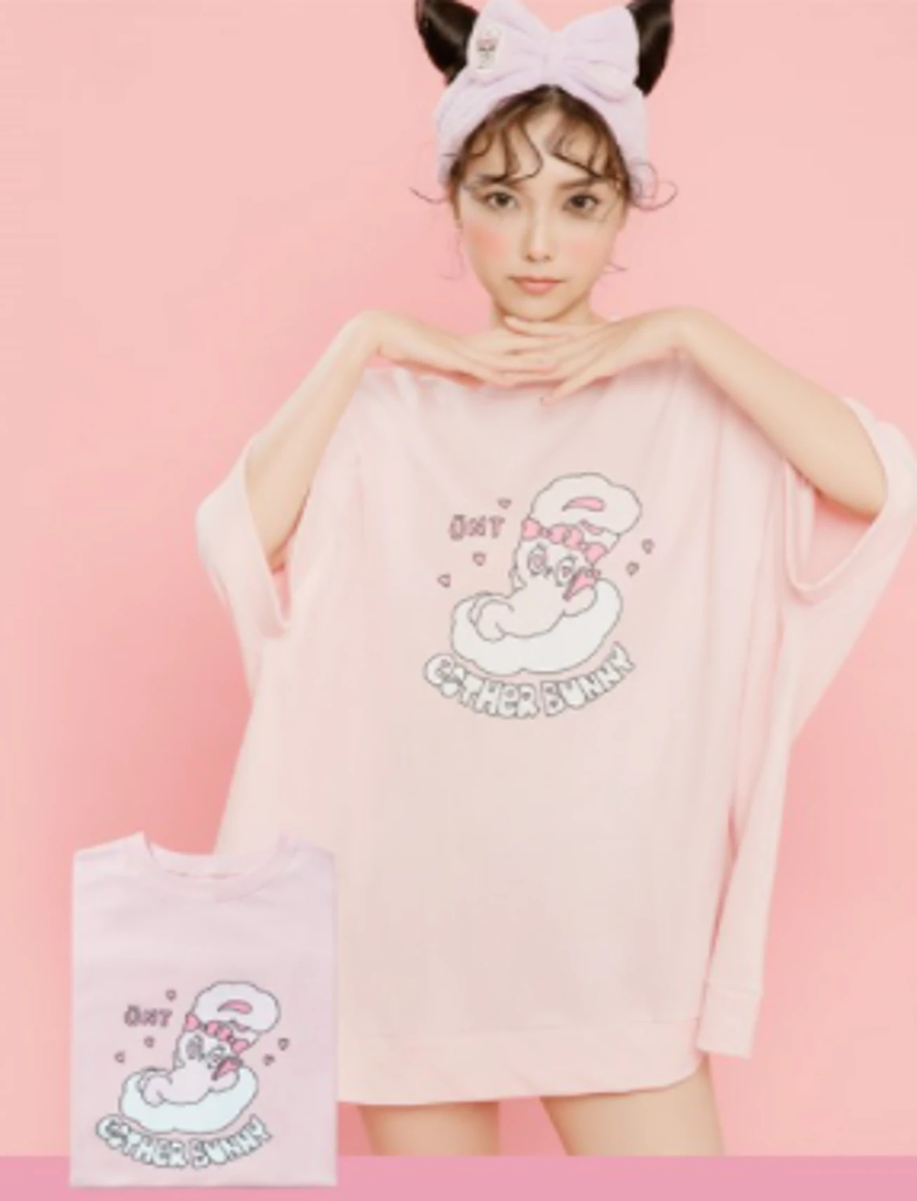 UNT X ESTHER BUNNY電話熱線中 T-SHIRT