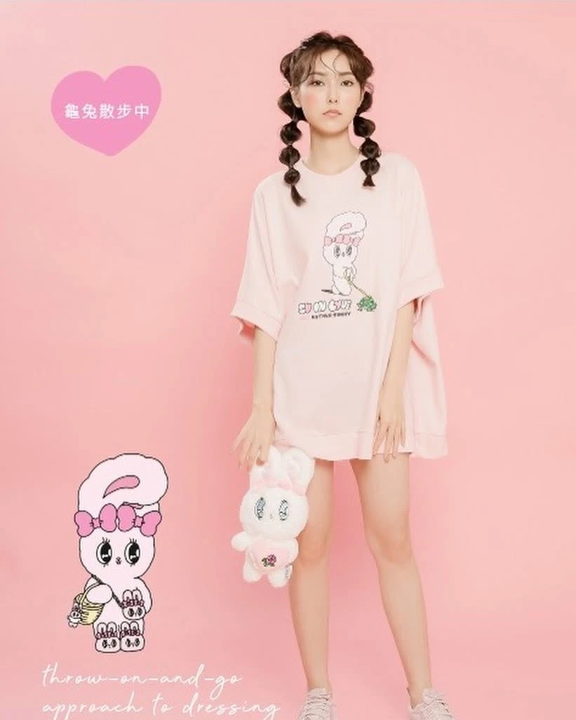 UNT X ESTHER BUNNY龜兔散步中 T-SHIRT