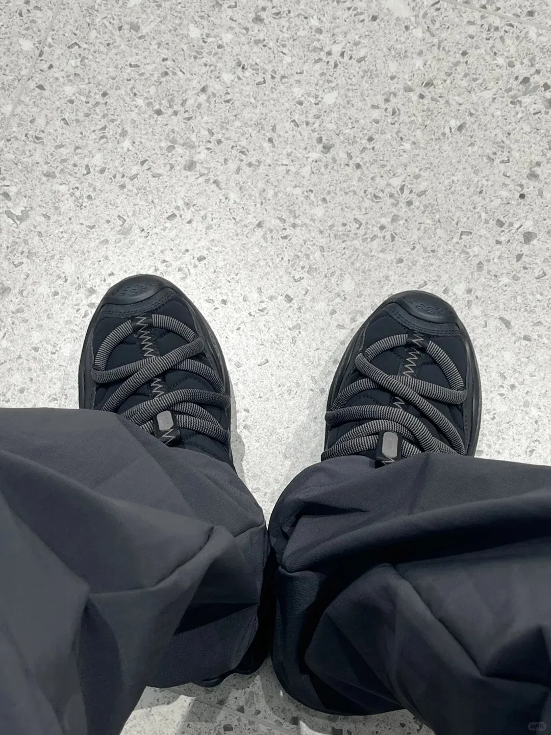 HOKA ORA PRIMO 恢復鞋黑色 1141570-BBLC