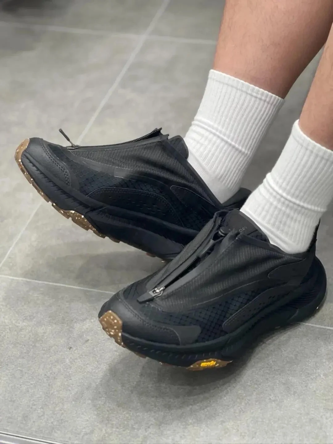 HOKA project transport網布拉鏈 黑 1162850-CRBN