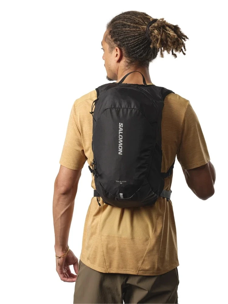 Salomon TRAILBLAZER 10 多功能 輕量後背包 黑 BLACK/ALLOY