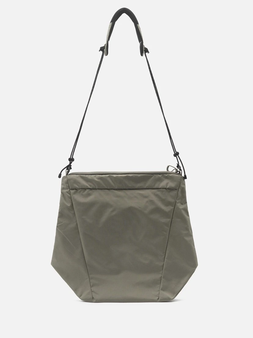 Salomon ACS PACKABLE TOTE BAG 輕量斜背包 深褐綠 LC2868600
