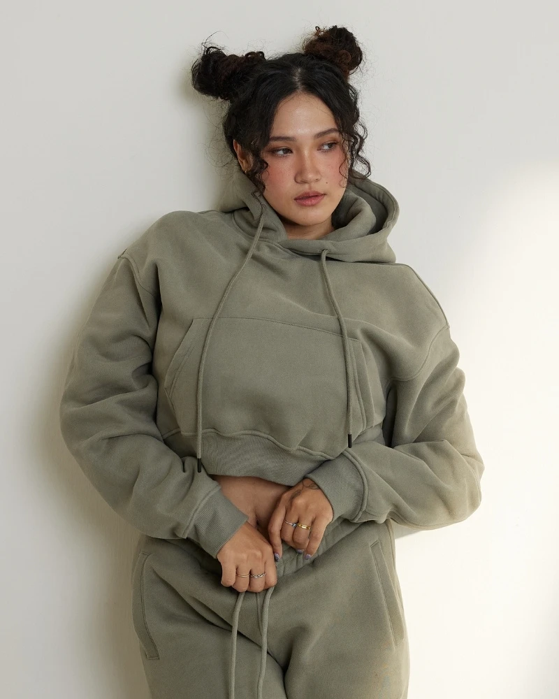 秋冬限定｜微短版厚磅刷毛保暖帽T-灰綠色