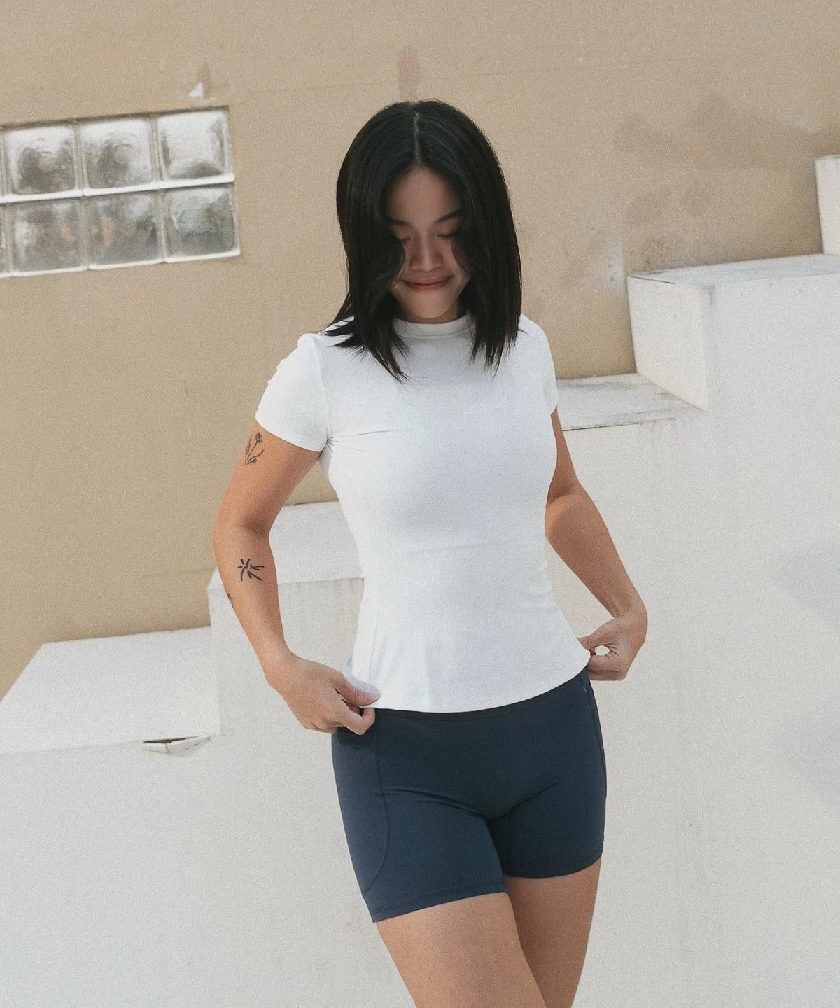 小蠻腰｜立體剪裁厚磅數短袖運動上衣-白