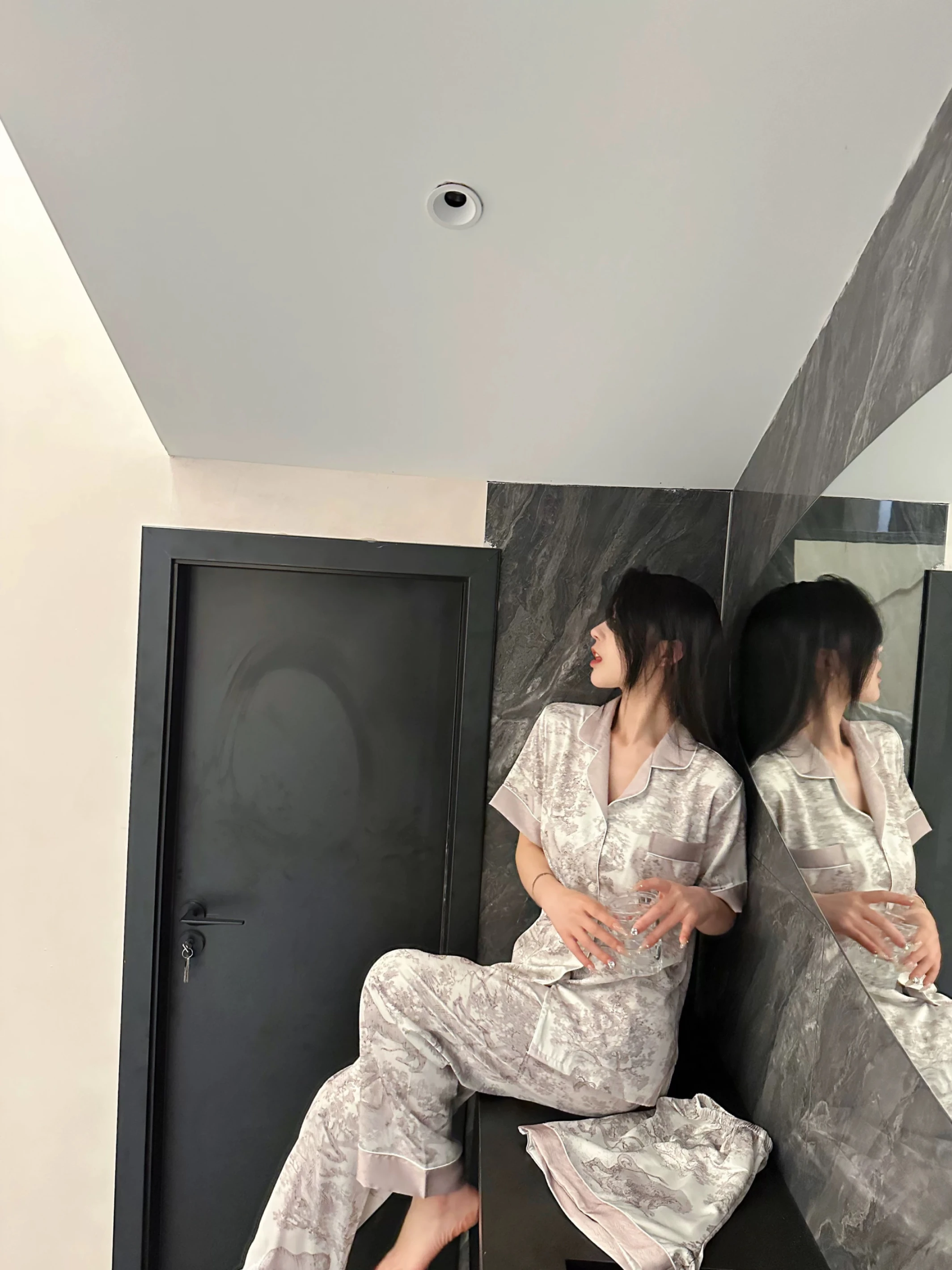 輕奢月影冰絲居家服