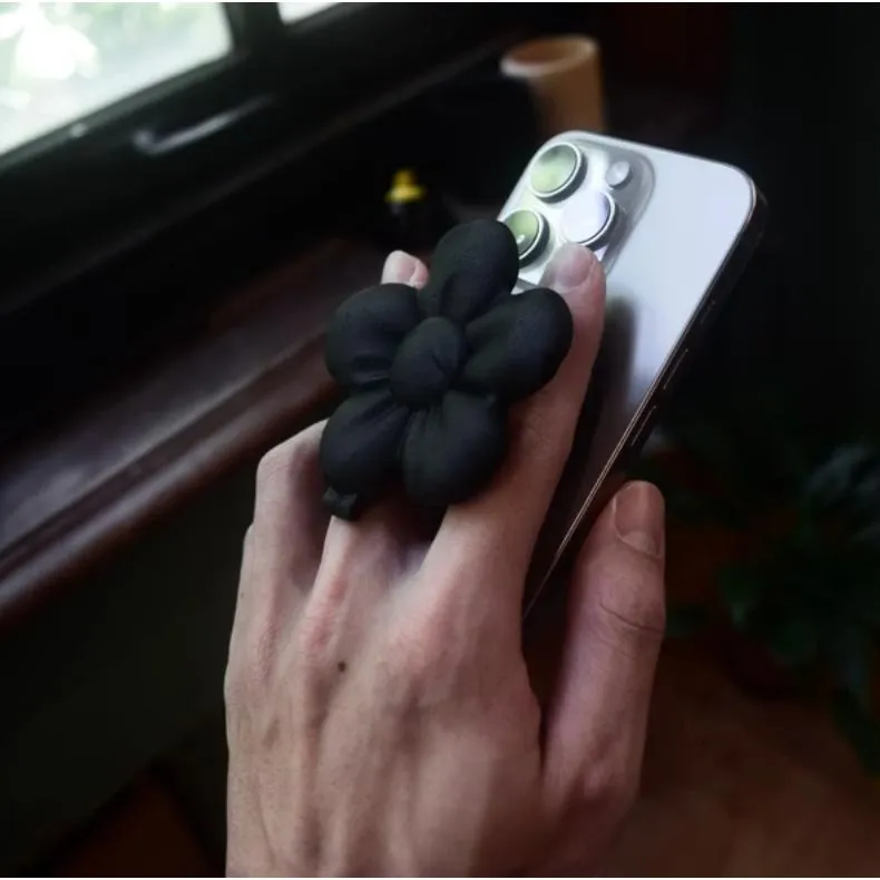 panq's Plum Blossom Phone Stand