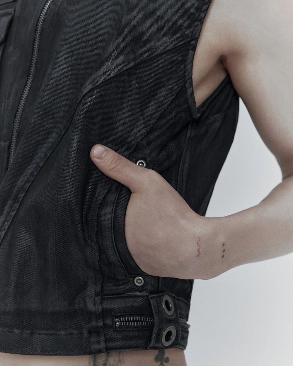 bonienkiye Waxed Biker Eyelet Vest