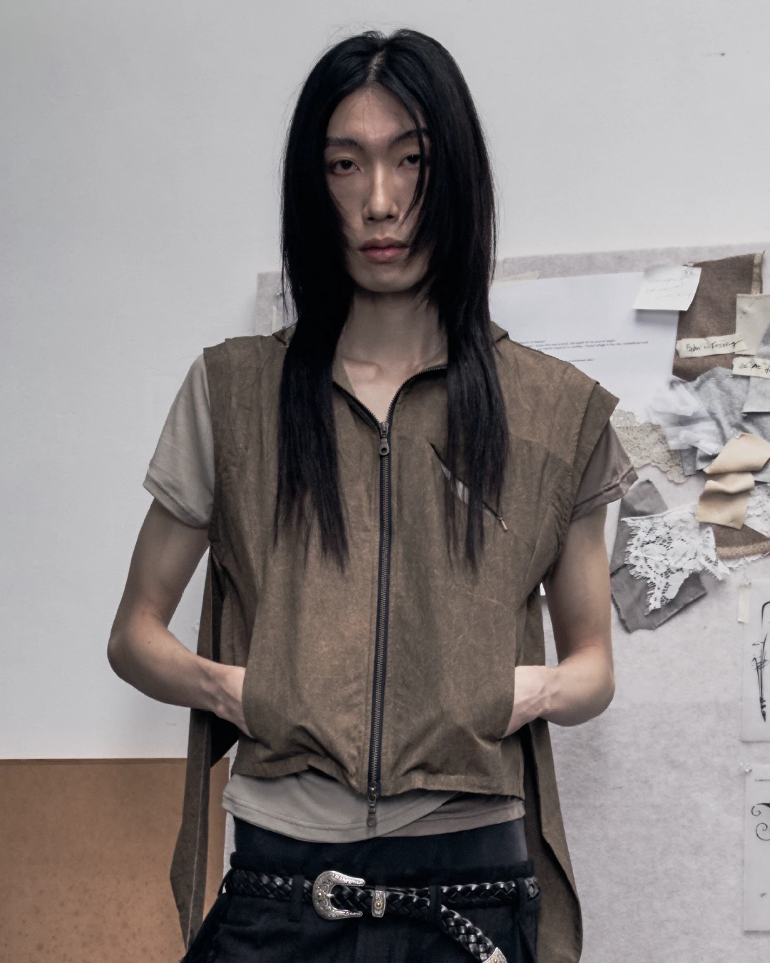 R U kidding 011 Hooded vest - The shackles