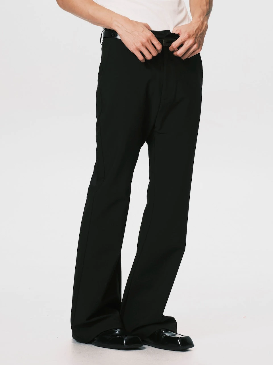ANOWHEREMAN SLIM FLARED TROUSERS