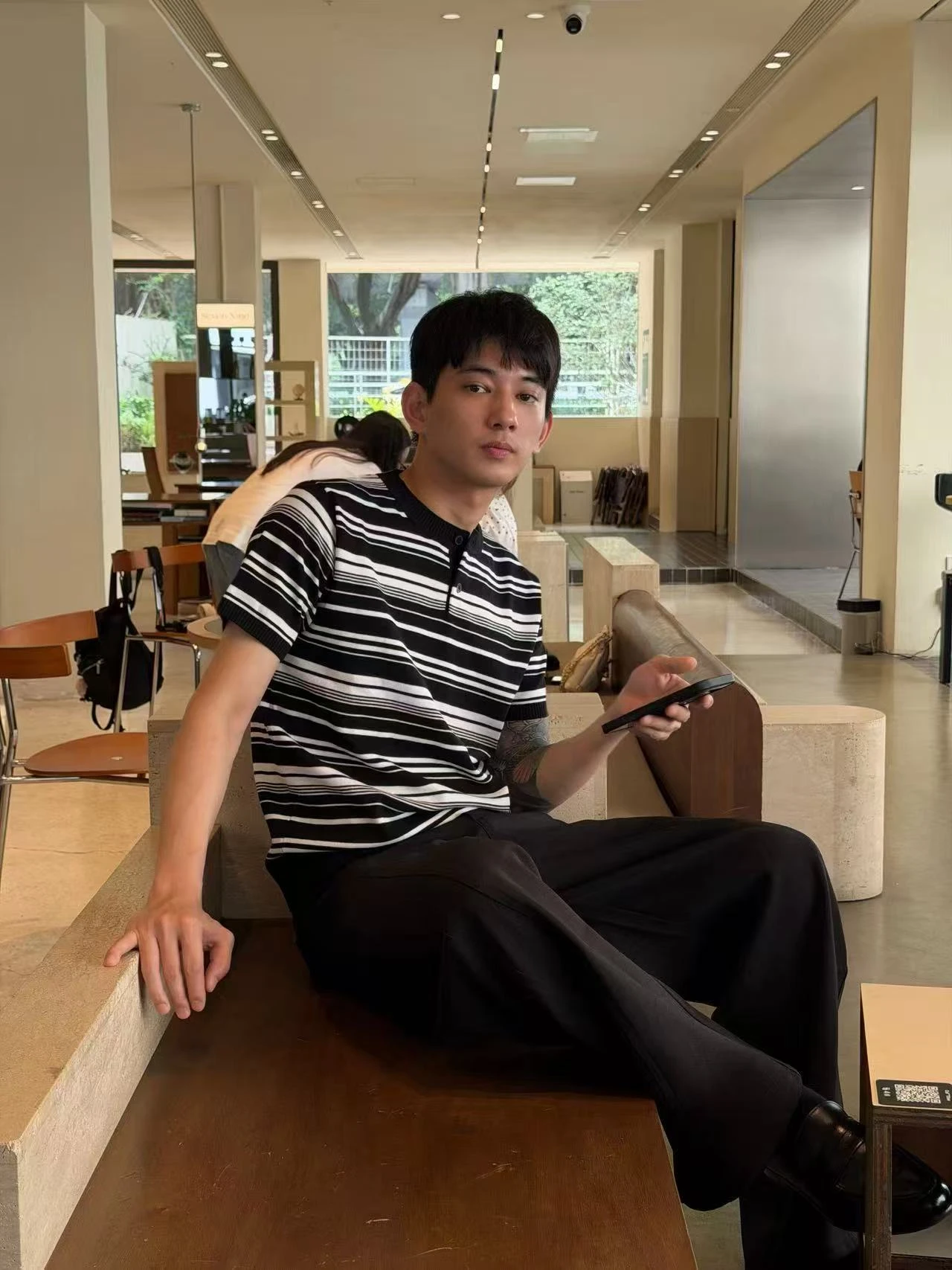 極簡條紋拼接亨利衫