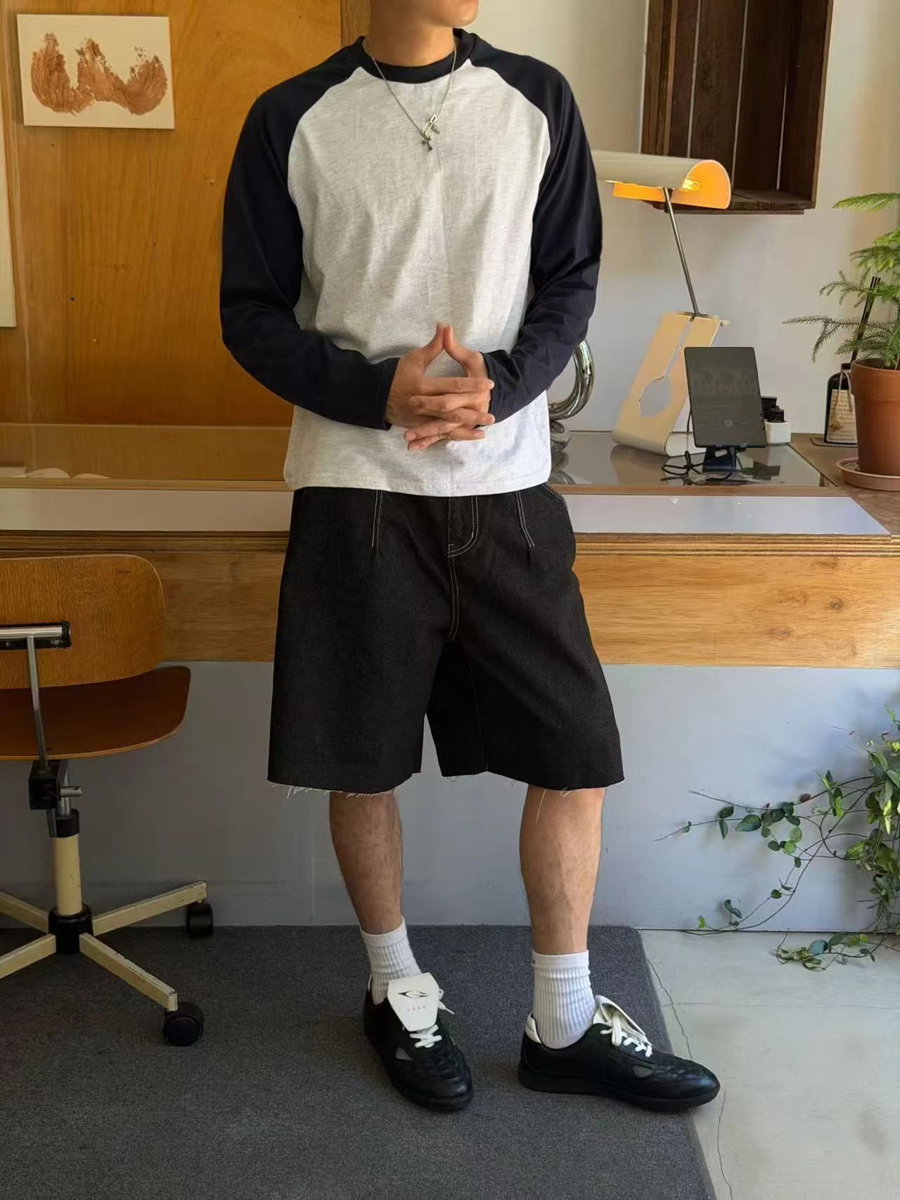 不收邊丹寧牛仔短褲