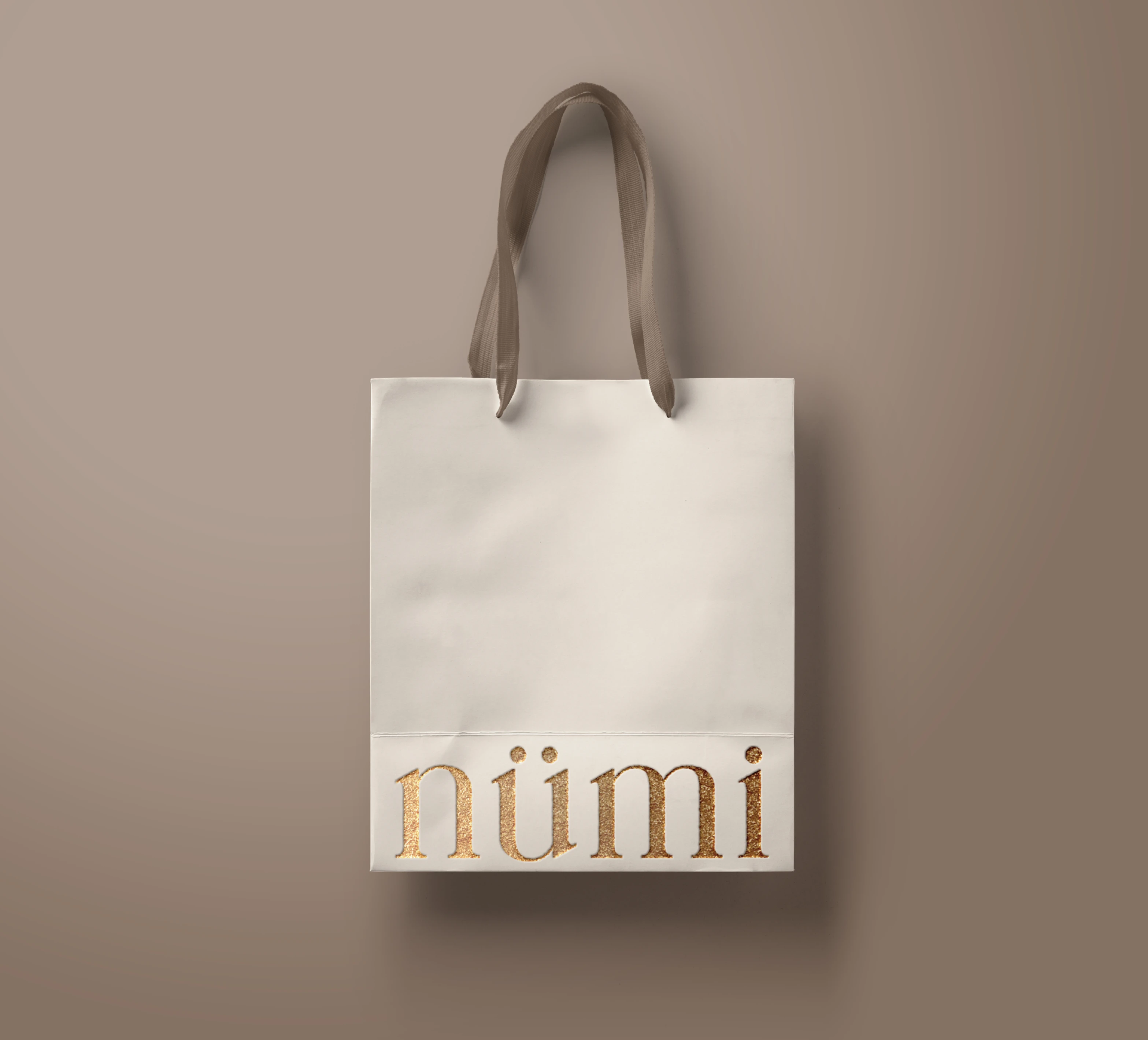 nümi品牌禮賓手提紙袋