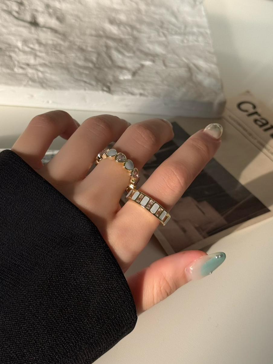 金色琉璃小水鑽戒指