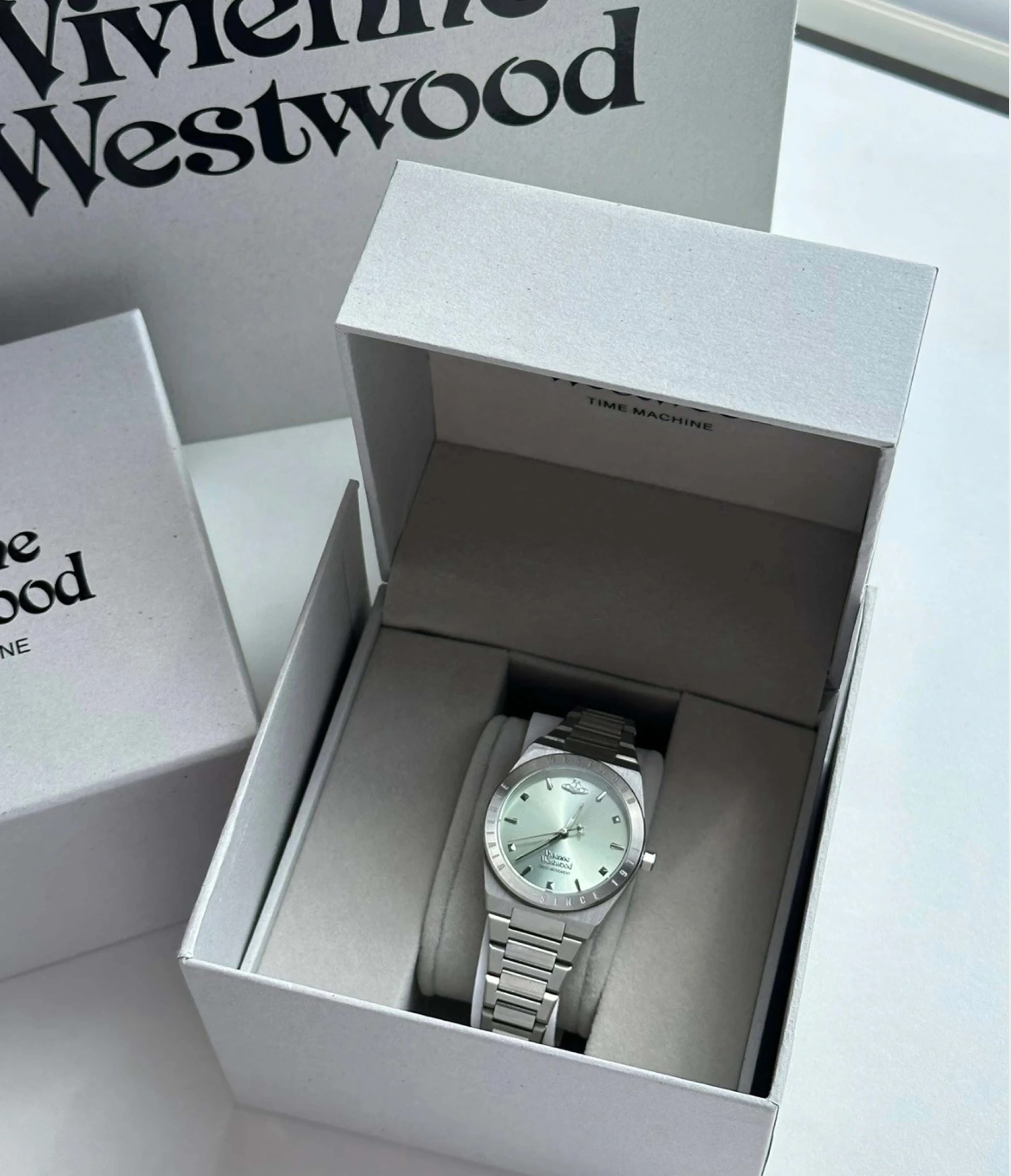Vivienne Westood 西太后 腕表 石英機芯 不鏽鋼錶帶 34mm 綠色錶盤 女錶 50米防水