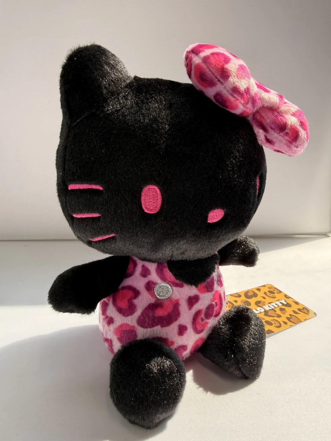 KITTY黑面粉虹豹坐姿娃娃