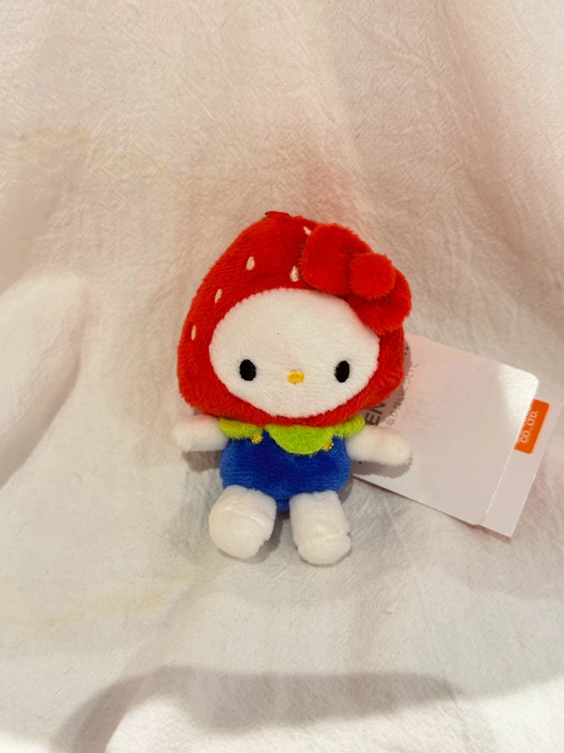 LOWRYS限定KITTY草莓吊飾