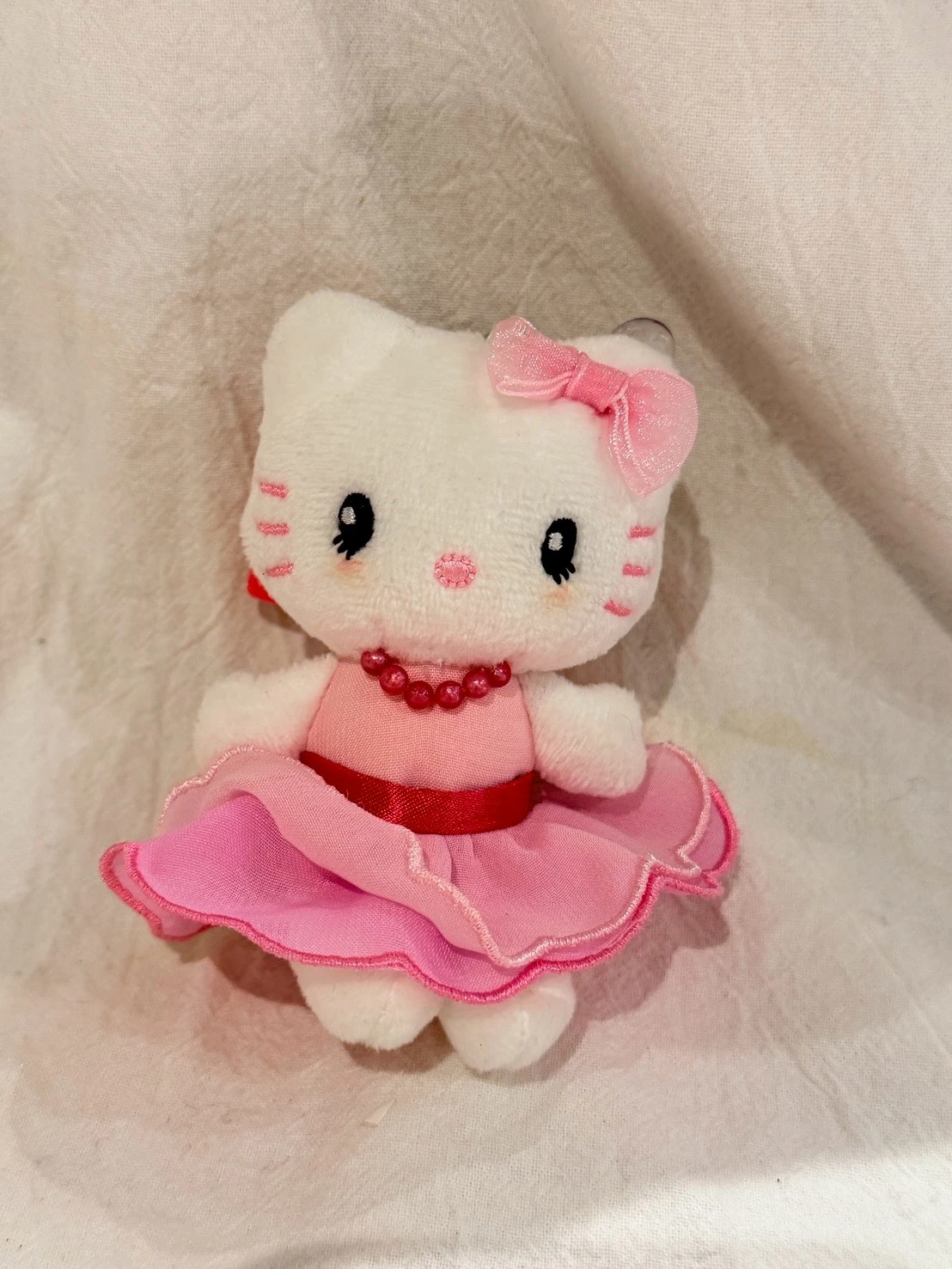 環球KITTY珍珠紗裙迷你吊飾