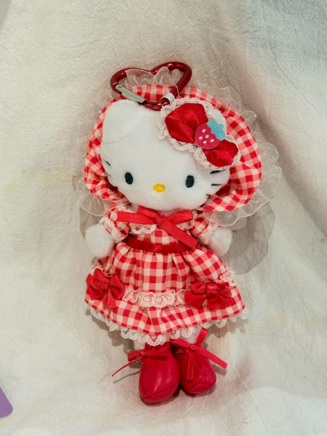 2025聖誕冬季格子草莓長腿KITTY吊飾(粉蝴蝶結)