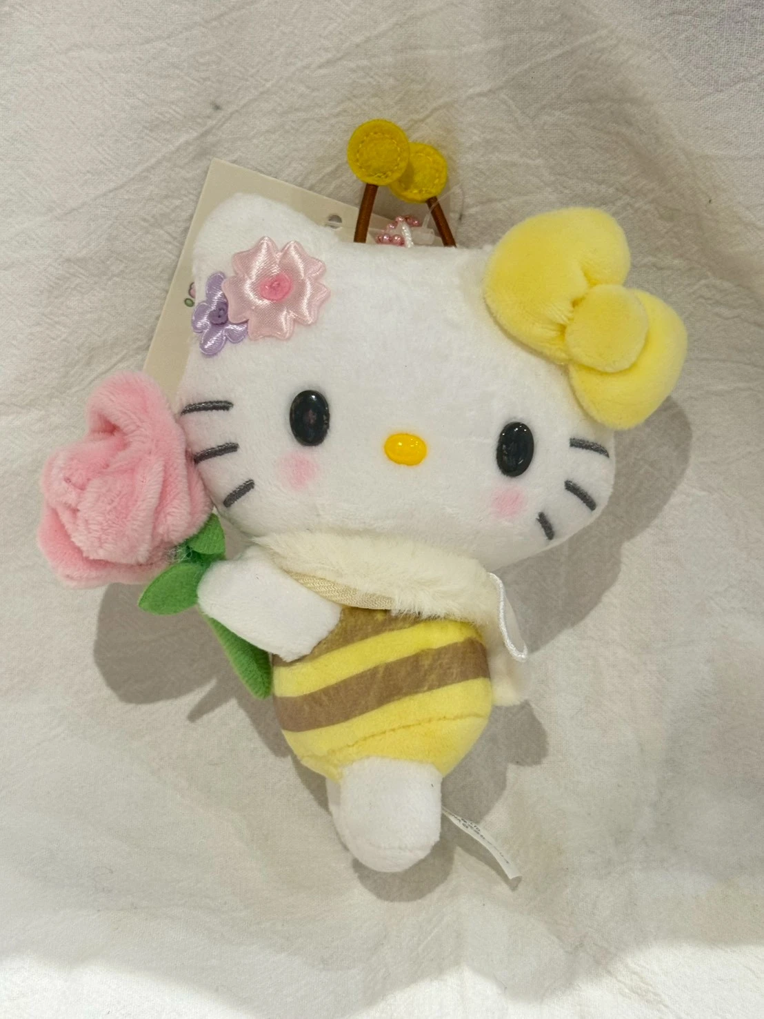 2026春季蜜蜂變裝kitty吊飾