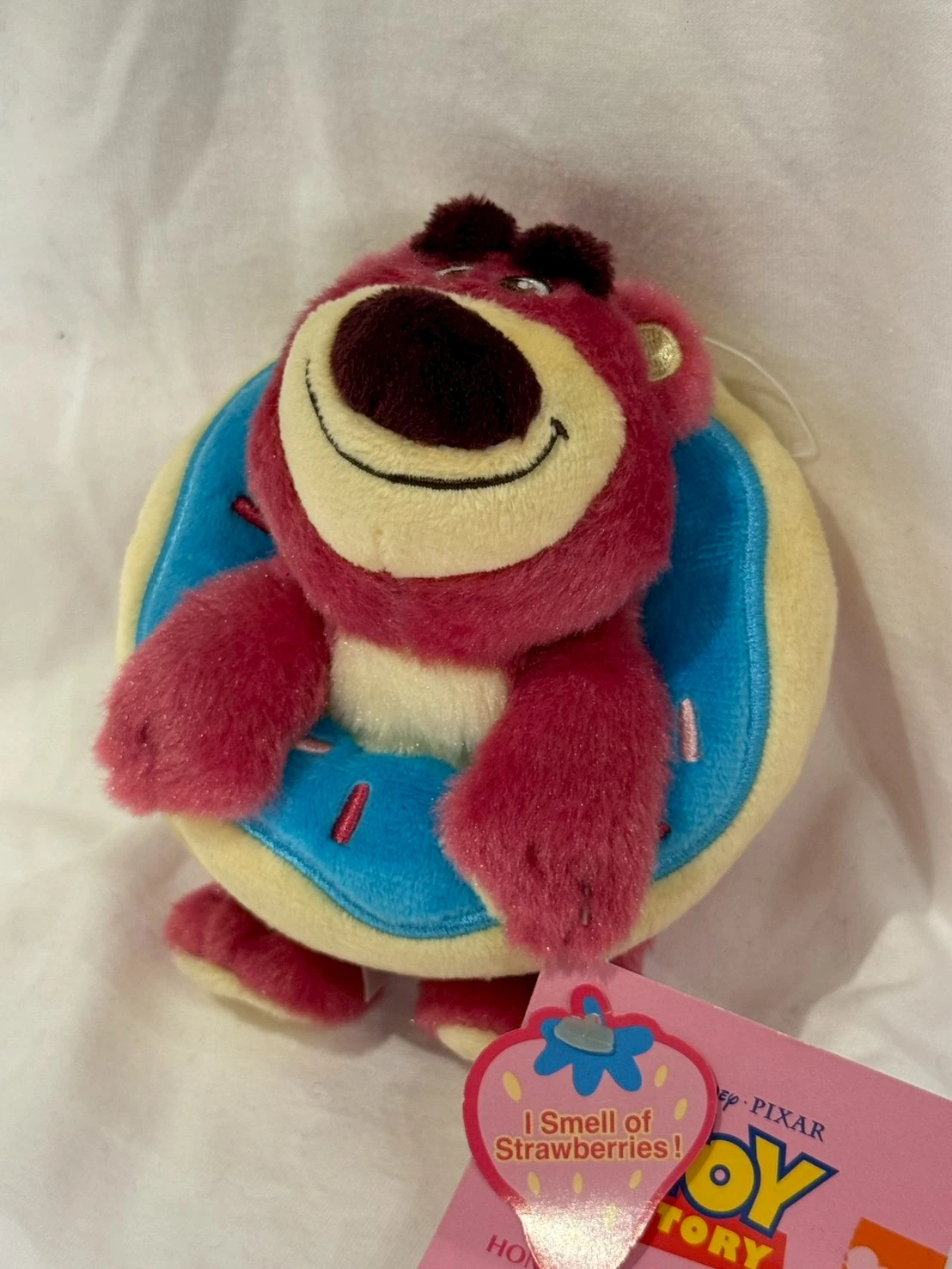 香港熊抱草莓甜甜圈吊飾
