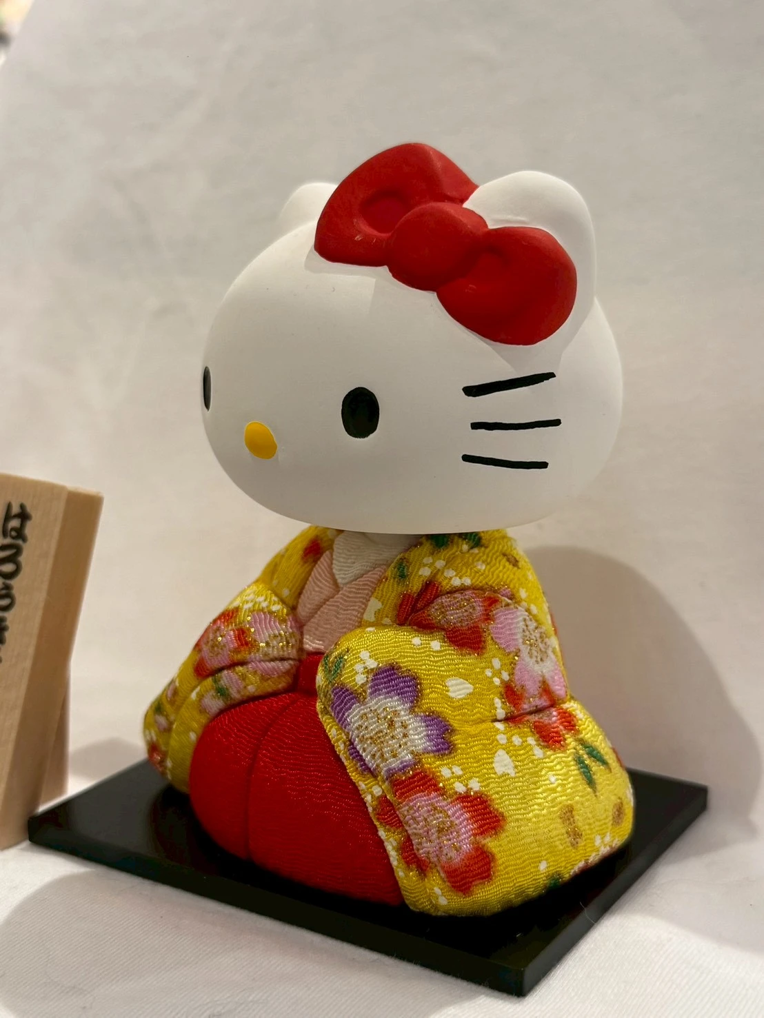 日本限定和服kitty擺飾(黃櫻)