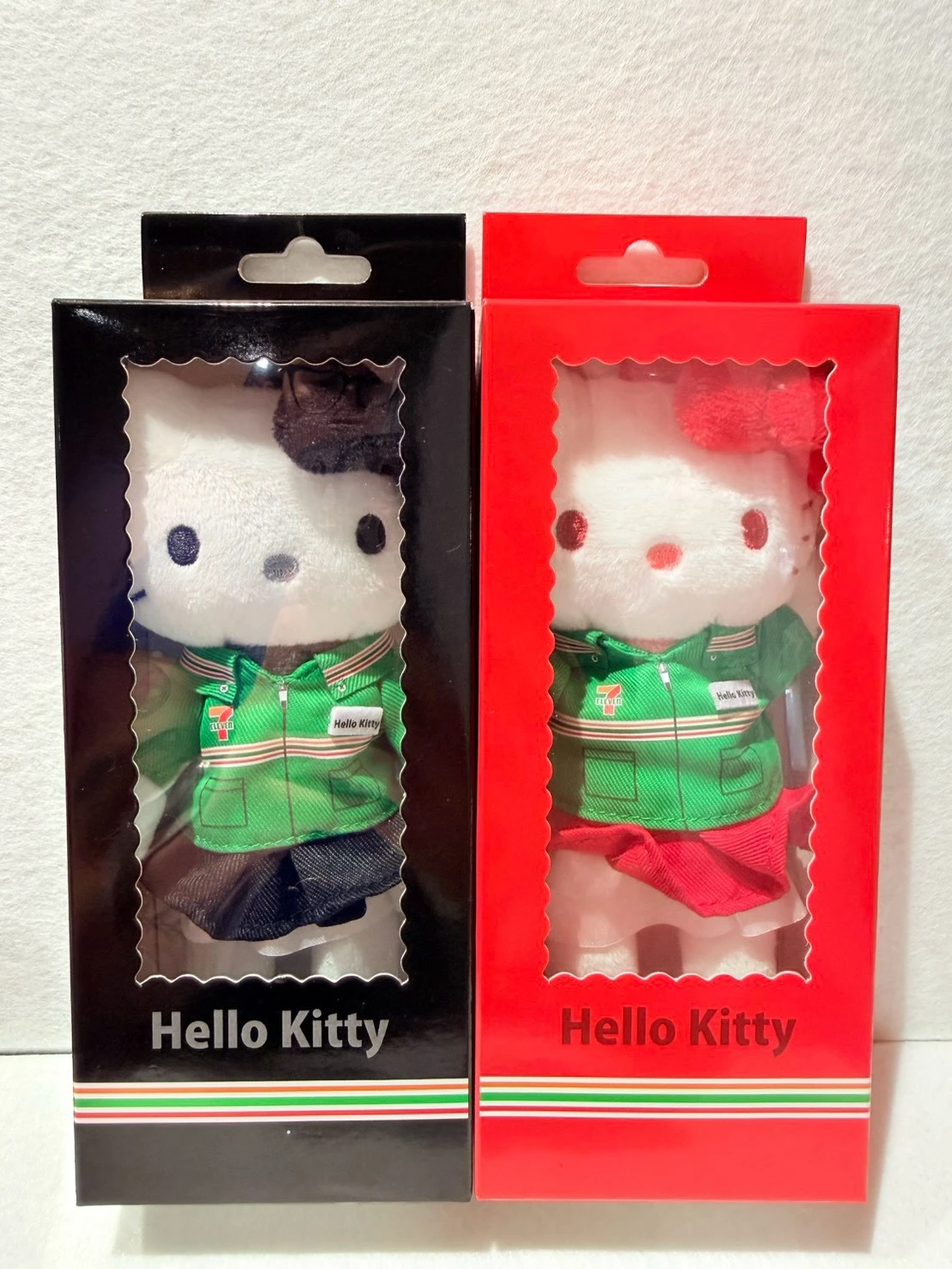 日本7-11限定KITTY店員長腿吊飾(紅/黑)