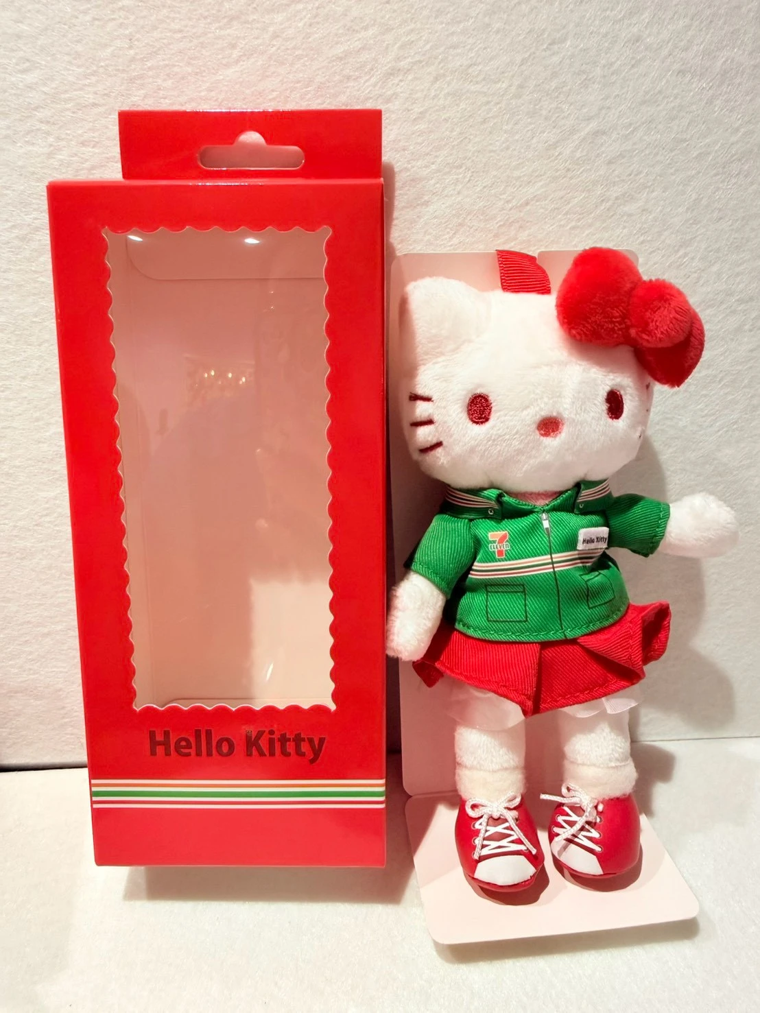 日本7-11限定KITTY店員長腿吊飾(紅/黑)