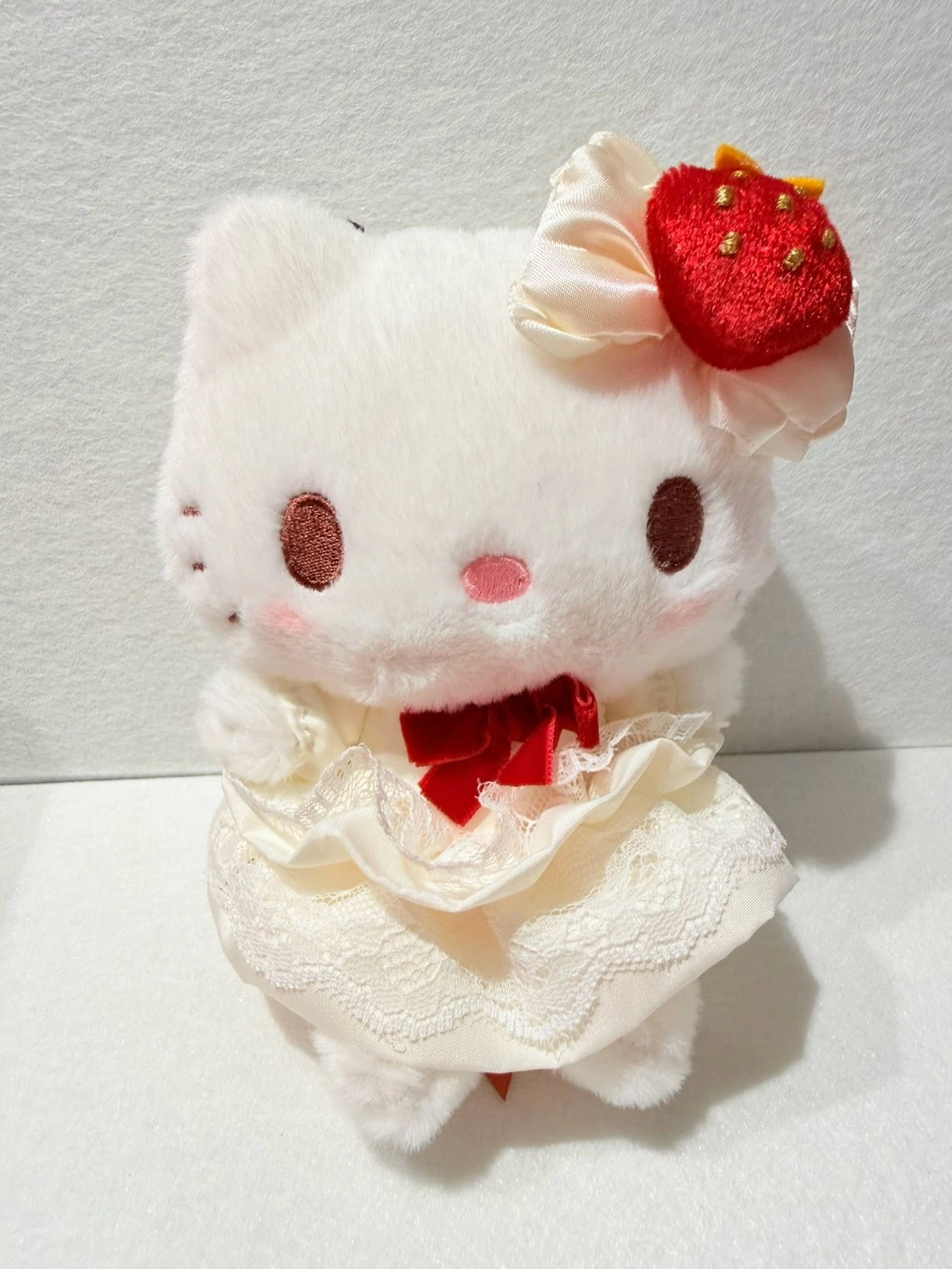 2026KITTY草莓蛋糕娃娃吊飾