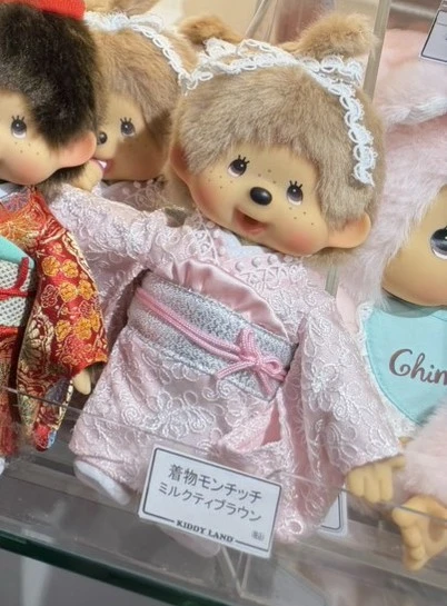 限定蒙奇奇粉絲緞和服娃娃