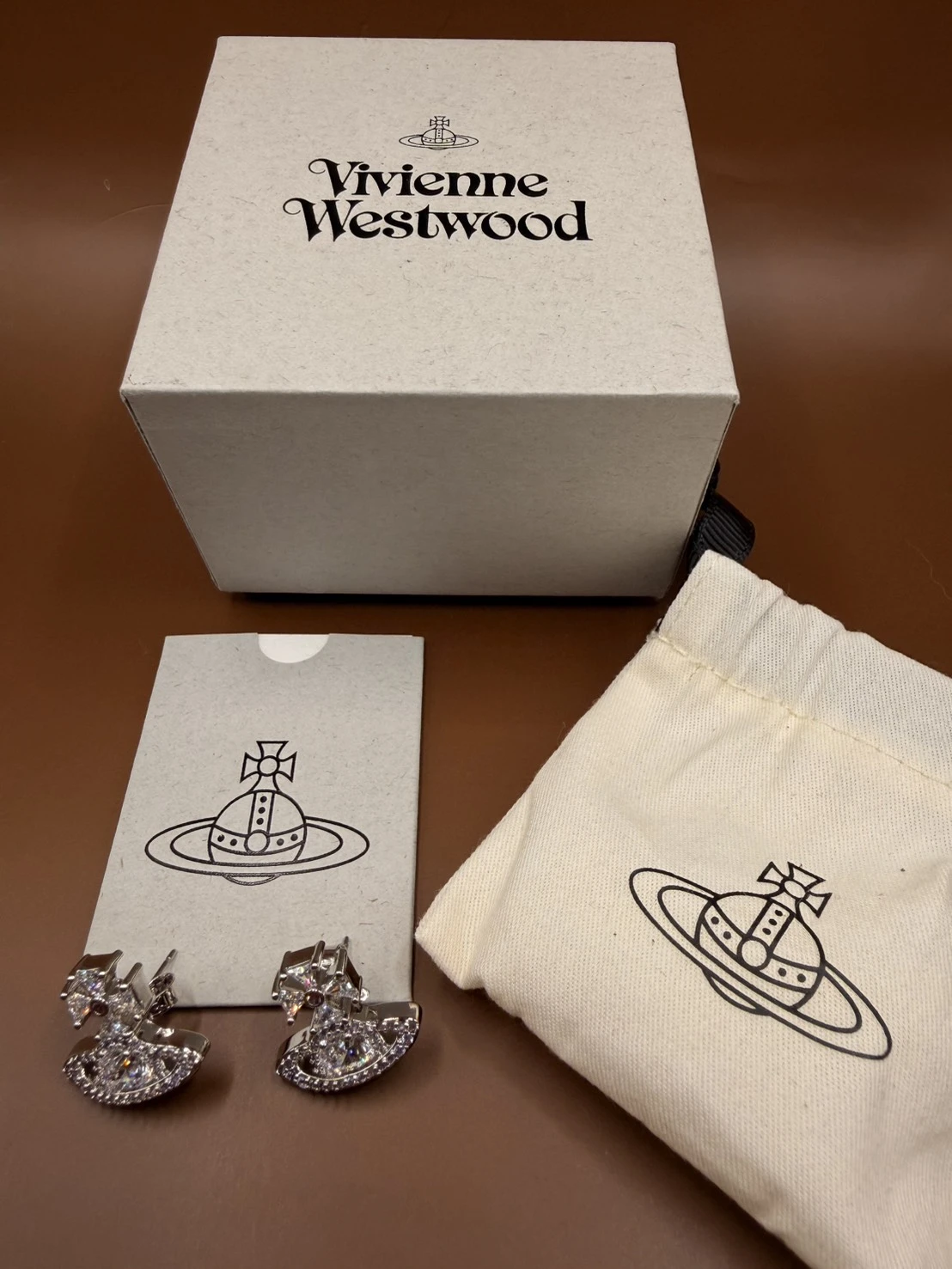 vivienne土星卯釘水鑽耳環(金銀)