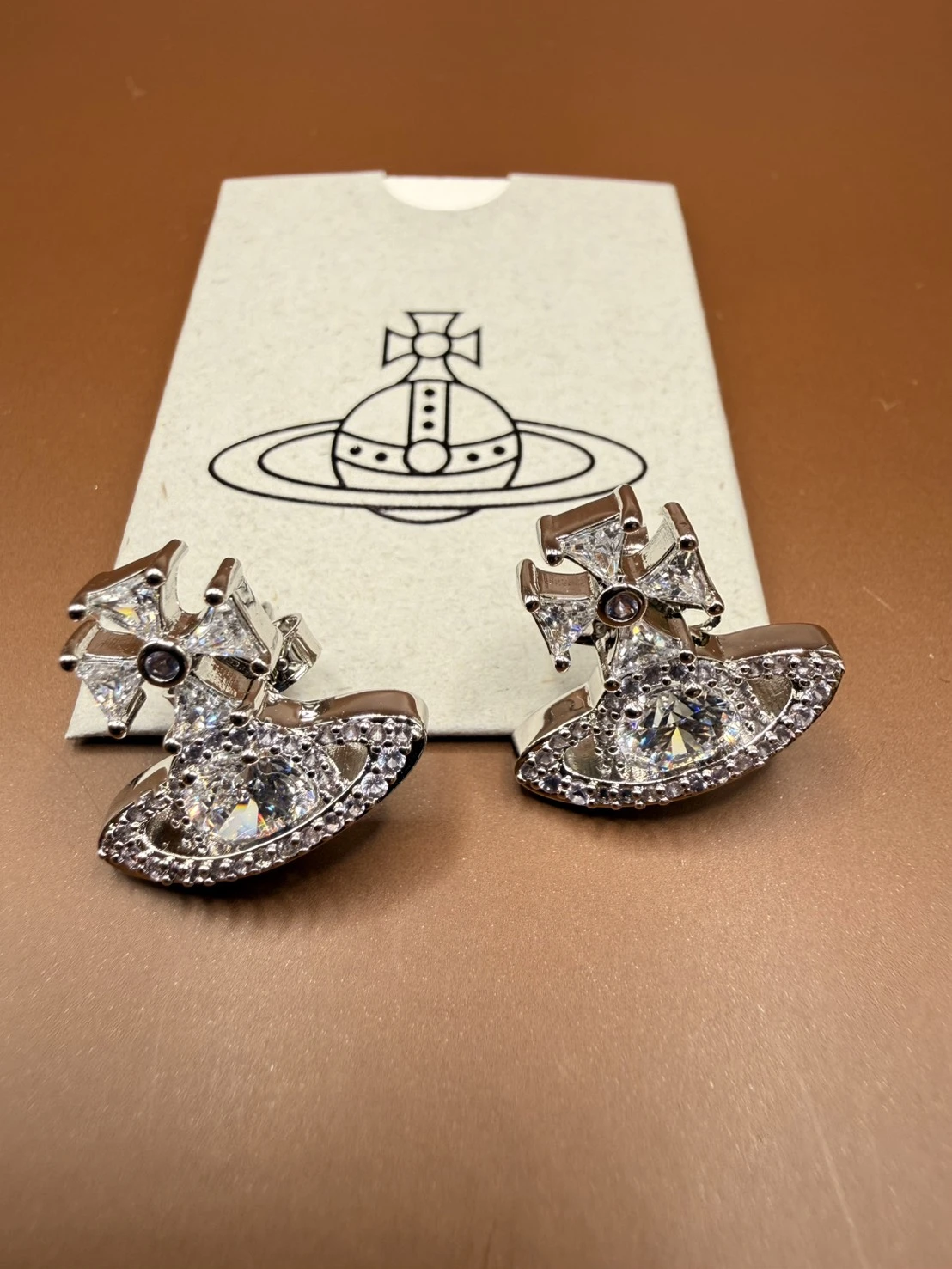 vivienne土星卯釘水鑽耳環(金銀)