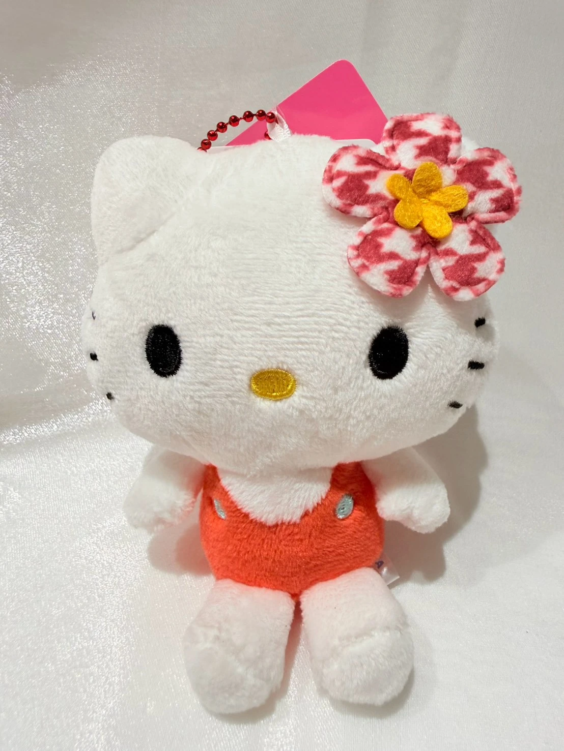 KITTY紅白千鳥格吊飾