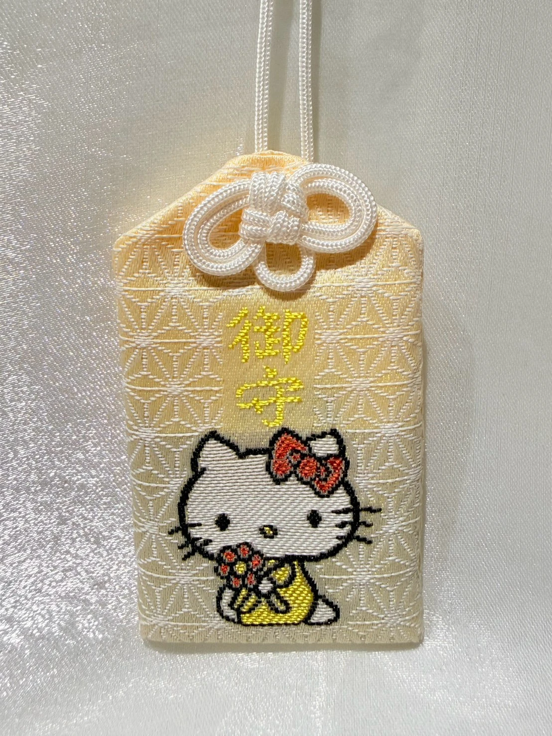 日本八阪神社祈福KITTY御守吊飾(黃)