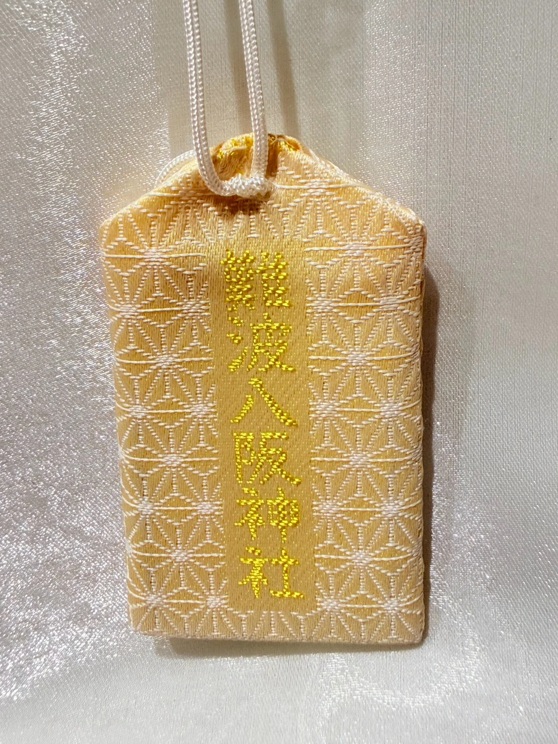 日本八阪神社祈福KITTY御守吊飾(黃)