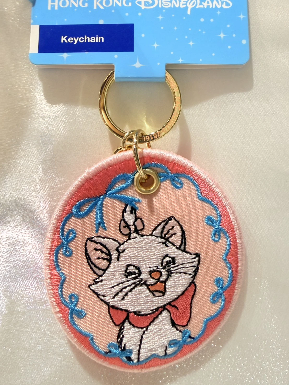 香港樂園瑪麗貓刺繡布片鑰匙圈