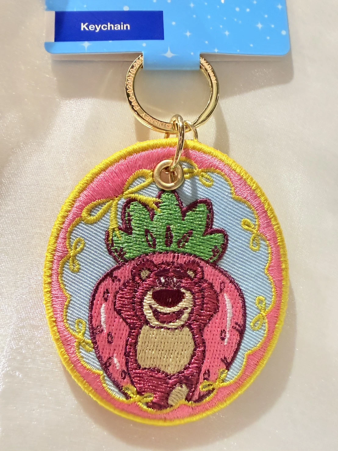 香港樂園熊抱哥刺繡布片鑰匙圈
