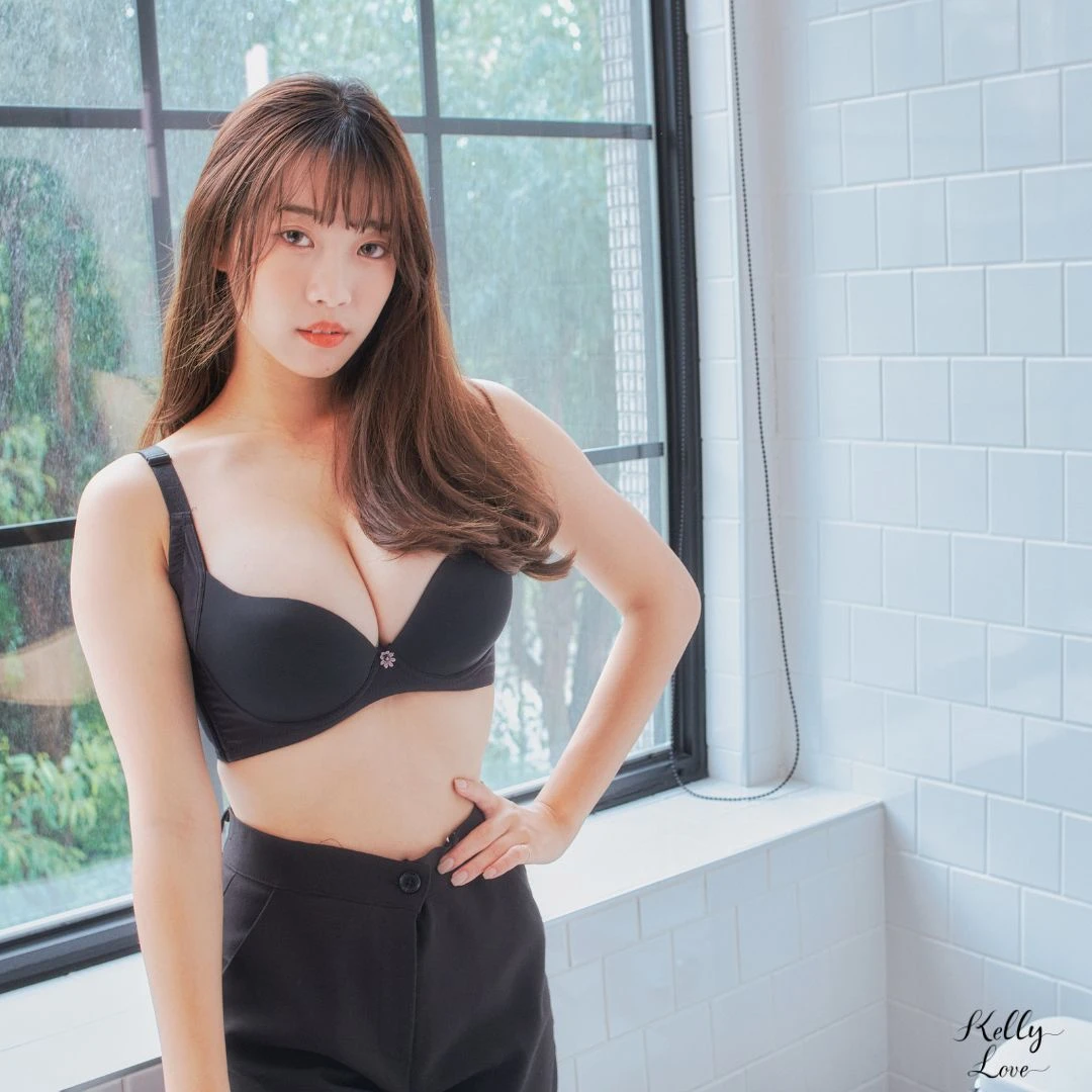 凱莉愛內衣【61188】戀戀沐光無痕內衣(加大). 收覆副乳‧D–E‧