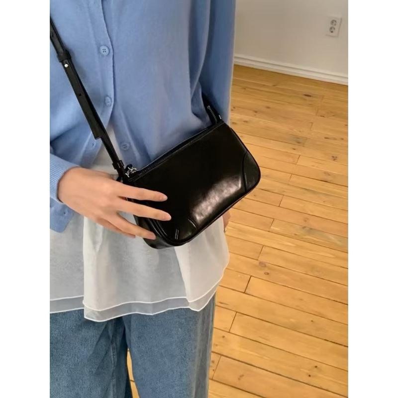 【現貨+預購 實拍免運】Mumu select。 Toae 真皮 Fling Bag 可調節手提肩背法棍包