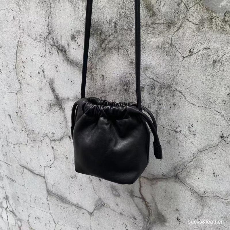 【黑現貨】 Bucks & leather -羊皮 抽繩側背包 斜背